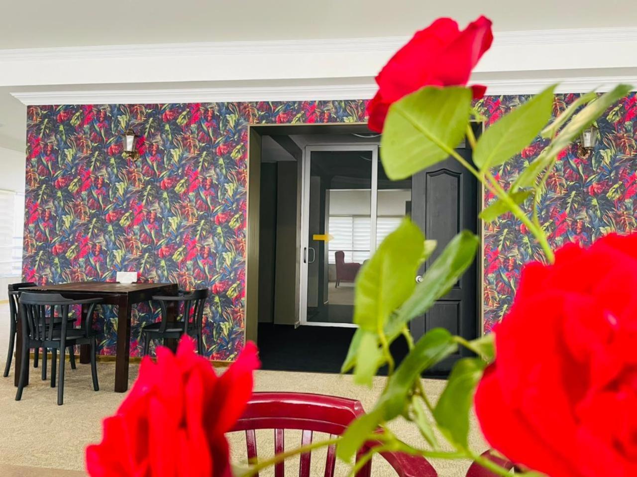 Aura Boutique Hotel Batoemi Buitenkant foto