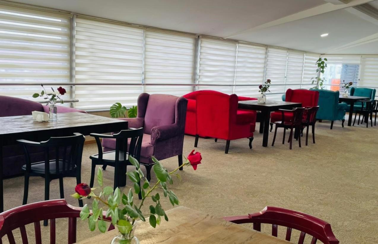 Aura Boutique Hotel Batoemi Buitenkant foto