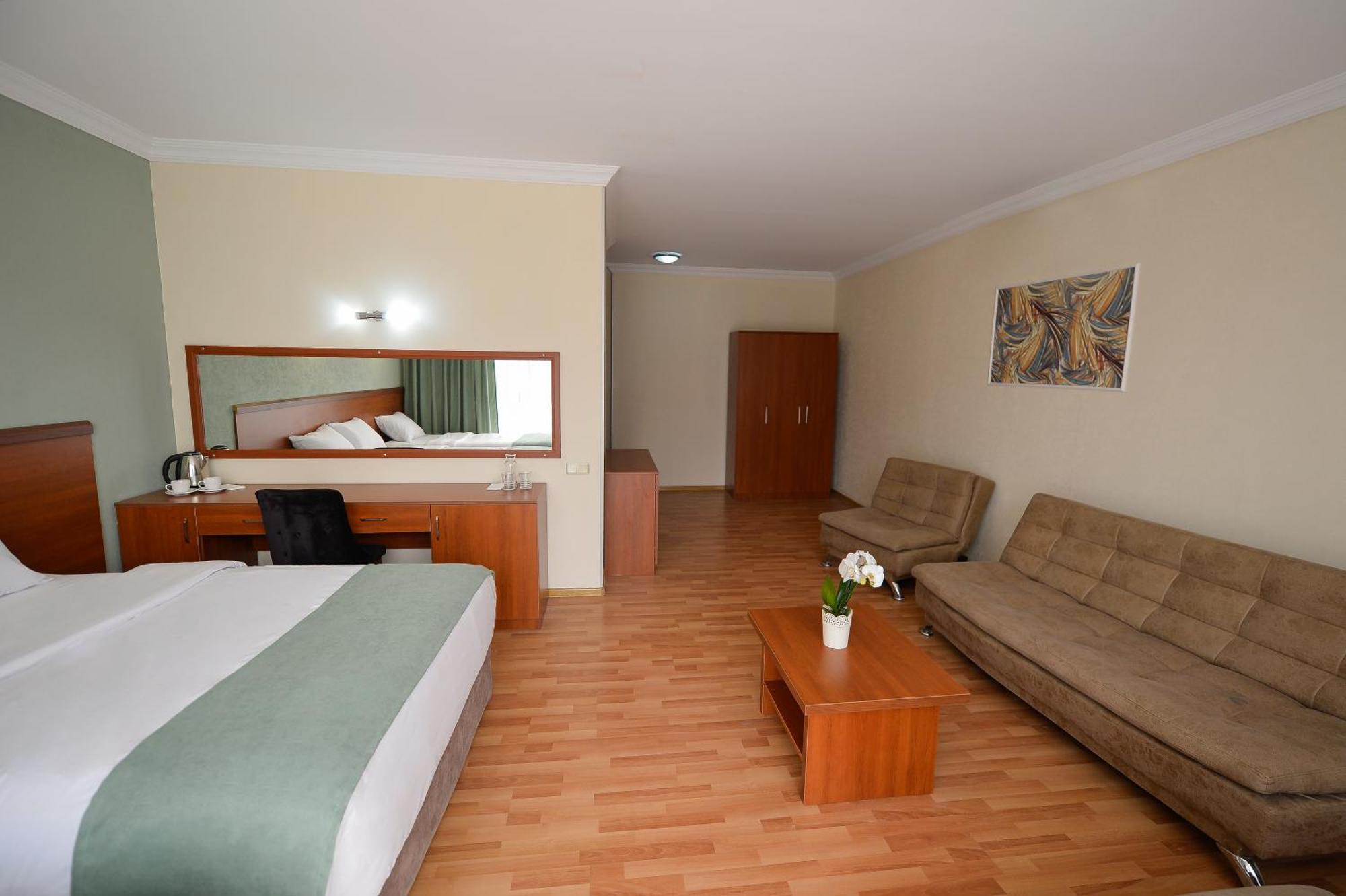 Aura Boutique Hotel Batoemi Buitenkant foto