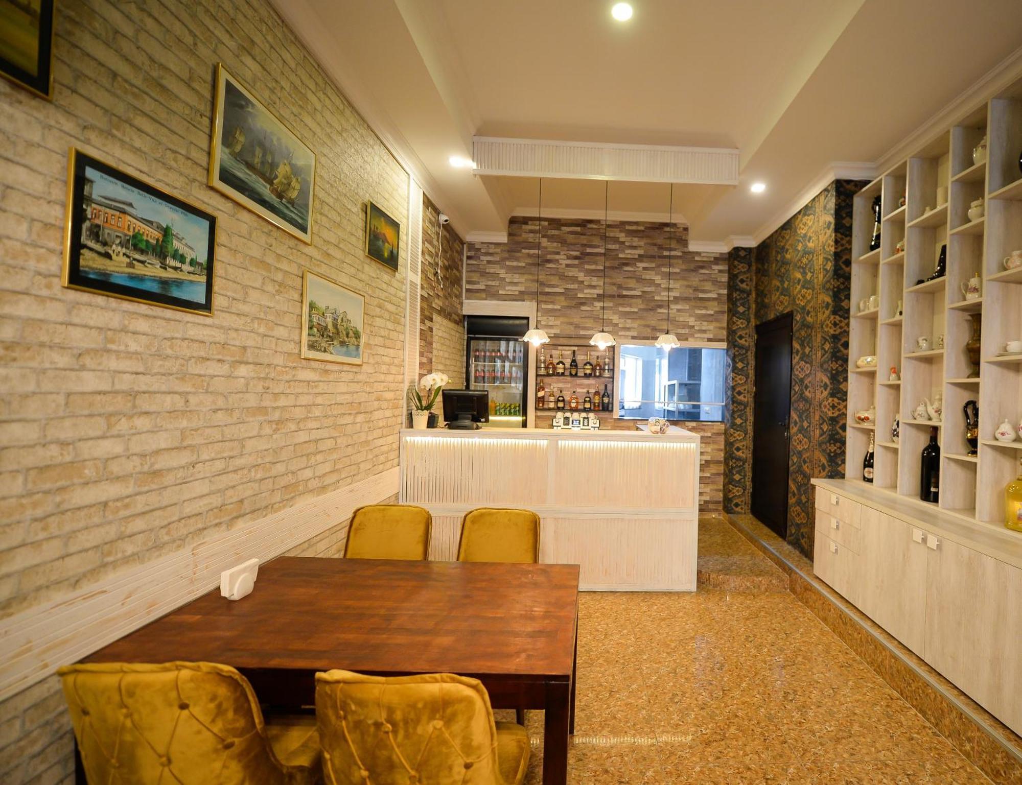 Aura Boutique Hotel Batoemi Buitenkant foto
