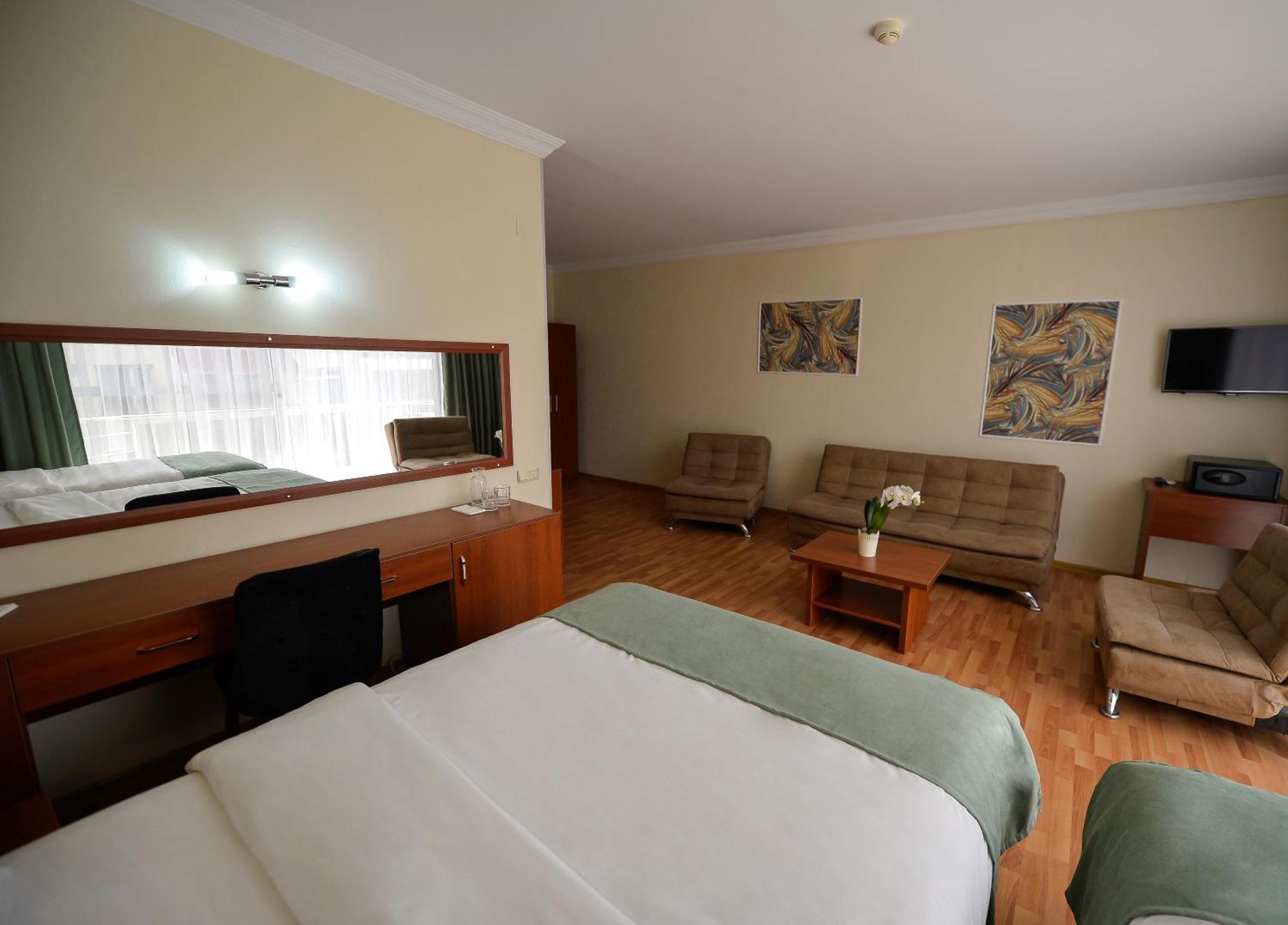 Aura Boutique Hotel Batoemi Buitenkant foto
